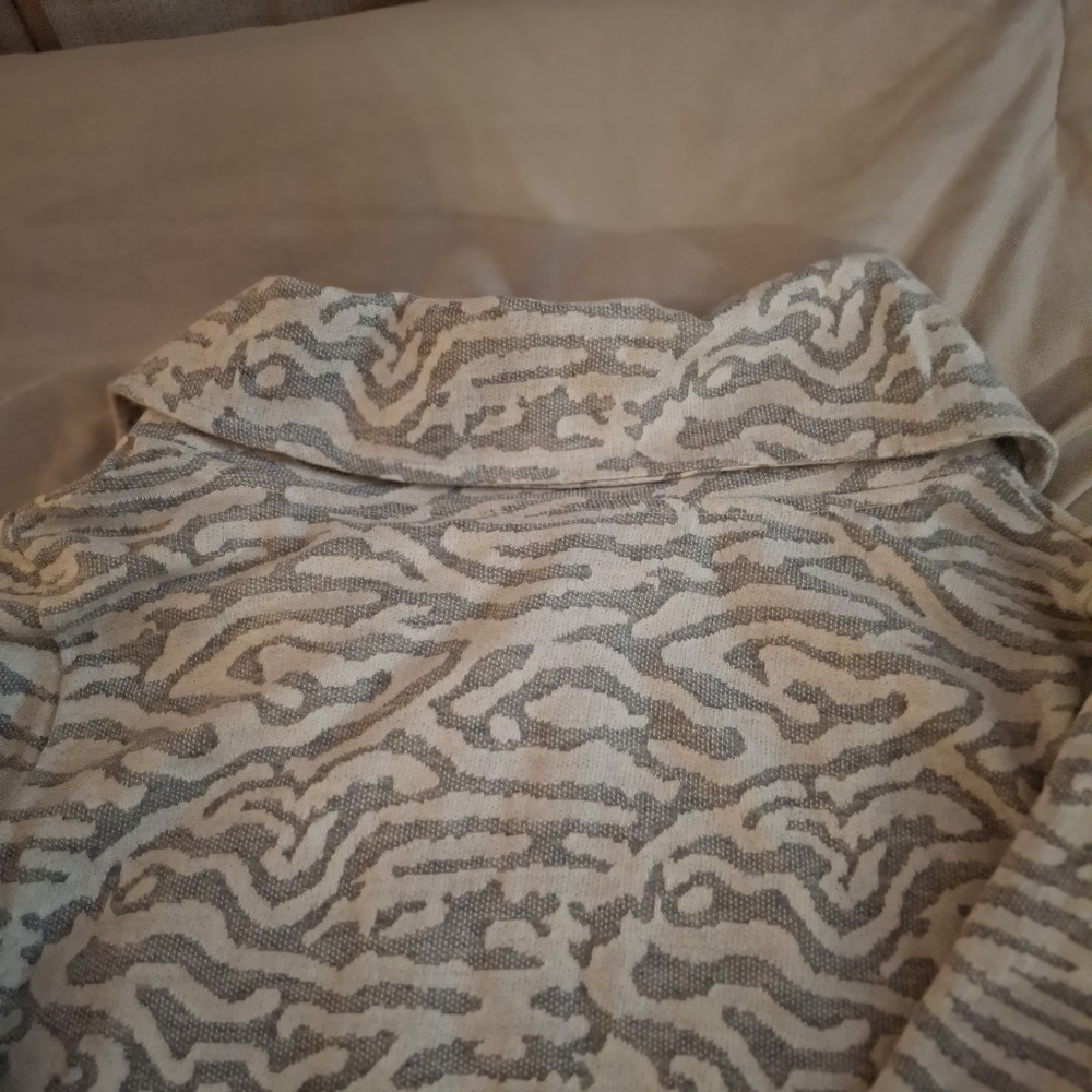 Peck & Peck Women's White and Gray Patterned Pullover - Picture 7 of 7